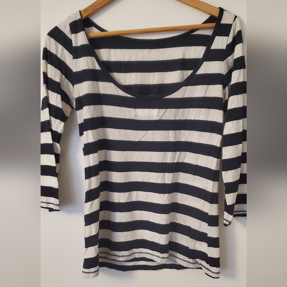 Abercrombie and Finch navy striped 3/4 stripes - Picture 2 of 3